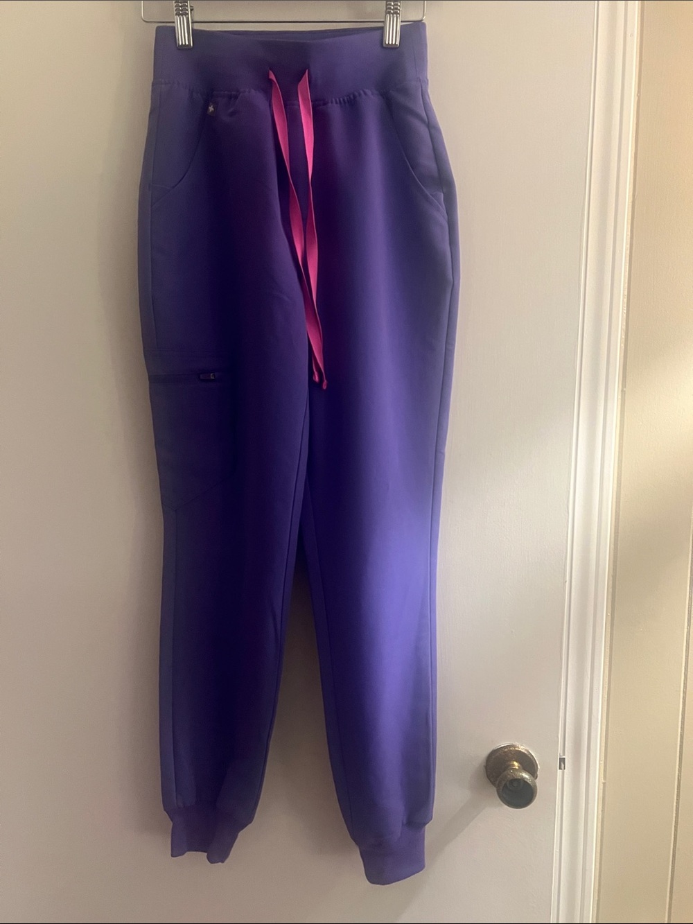 Figs Zamora Scrub Pant XXS in Amethyst with hot pink drawstring